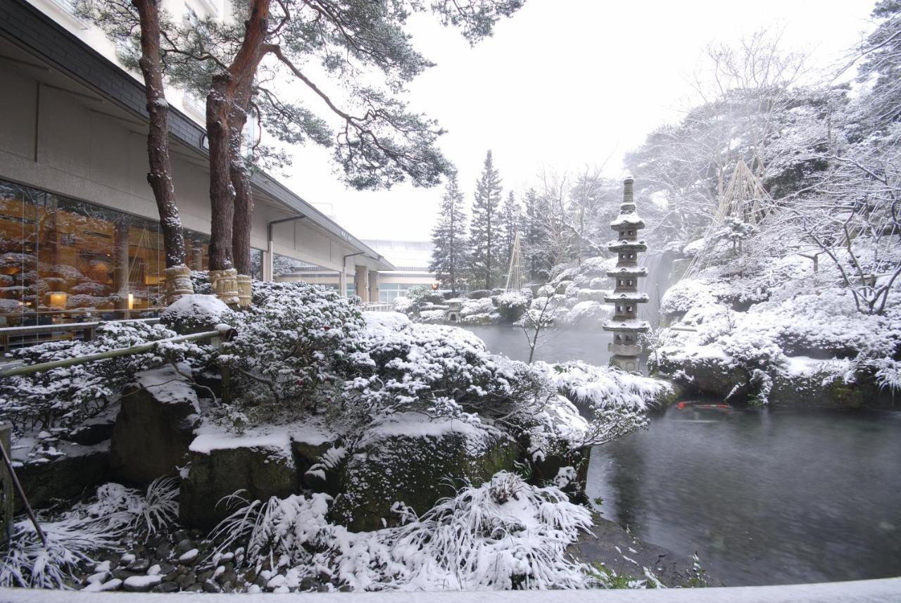 Suimeikan Gero Extérieur photo A view of the hot springs in the winter