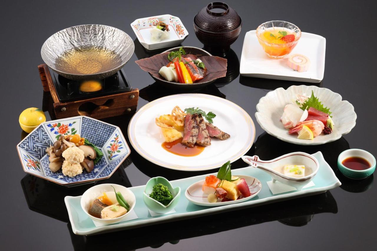 Suimeikan Gero Extérieur photo A selection of Japanese cuisine