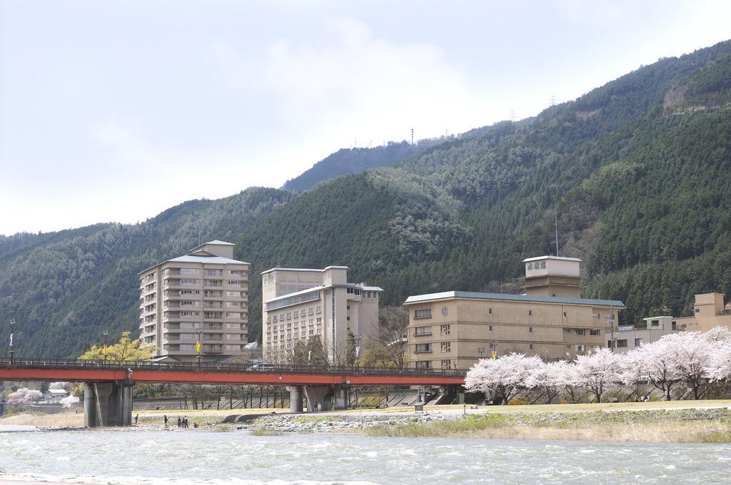 Suimeikan Gero Extérieur photo View of the town