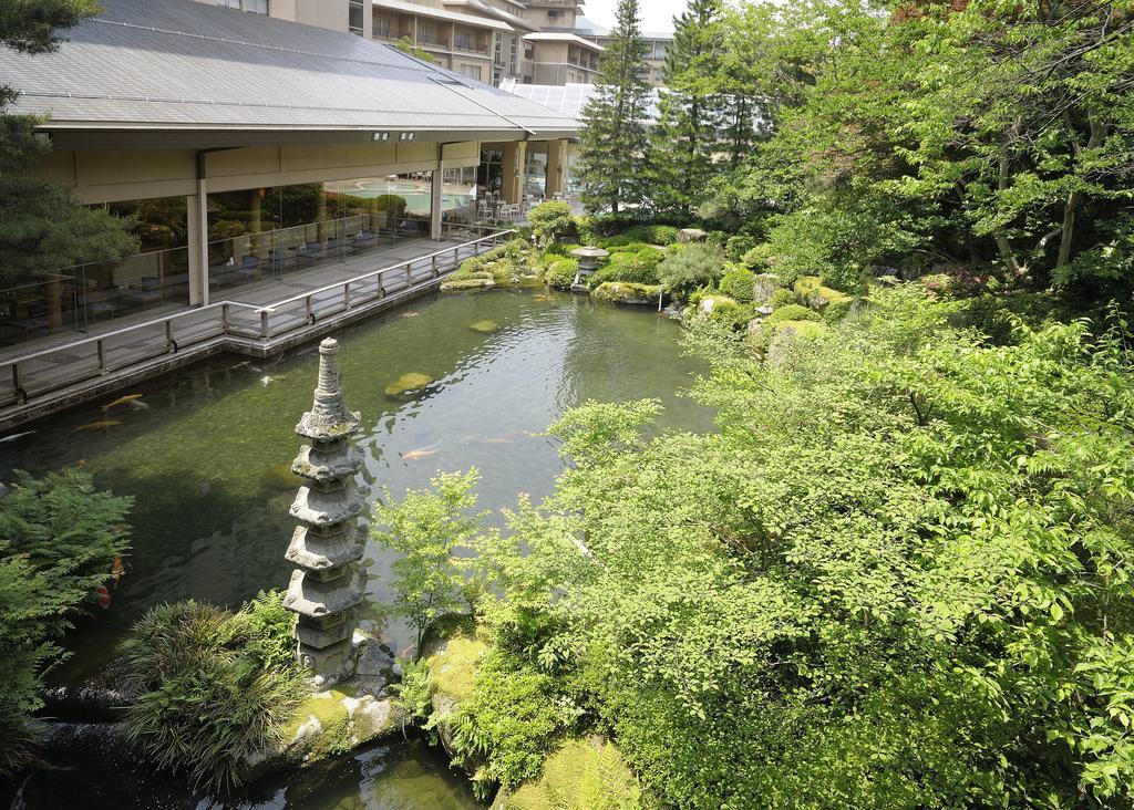 Suimeikan Gero Extérieur photo The garden of the museum