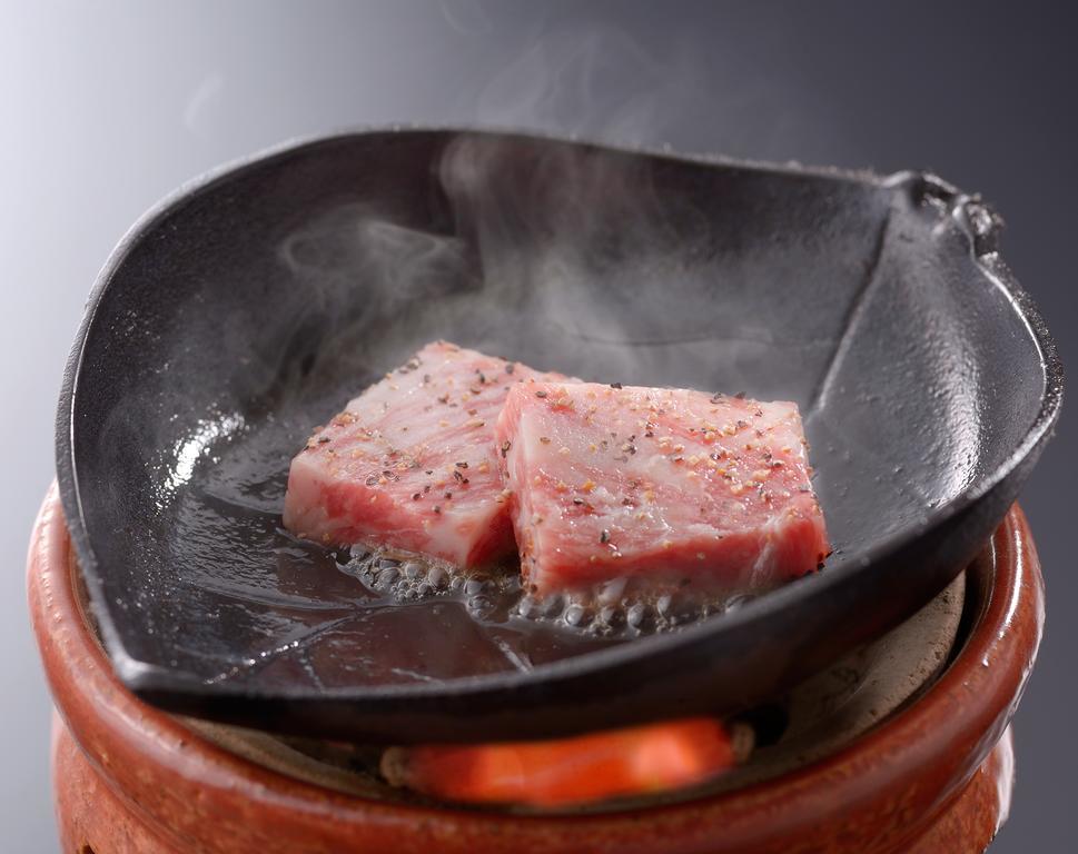 Suimeikan Gero Extérieur photo Cooking with a kamado